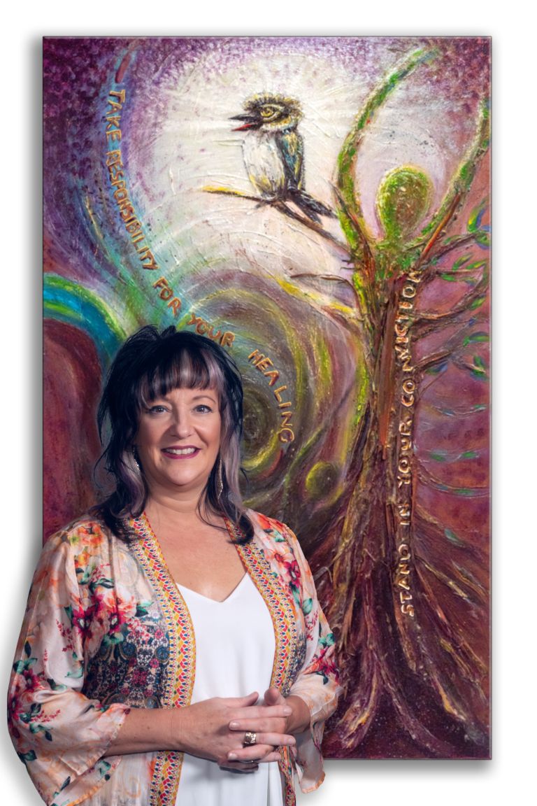Kerryn Knight with Kookaburra Painting Empowered Art Therapy at KIndred Art Space 768x1152
